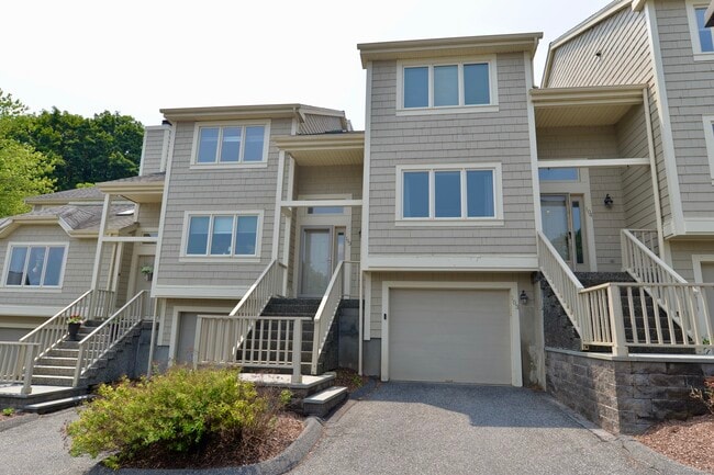 12 Boulevard Dr in Danbury, CT - Building Photo - Building Photo