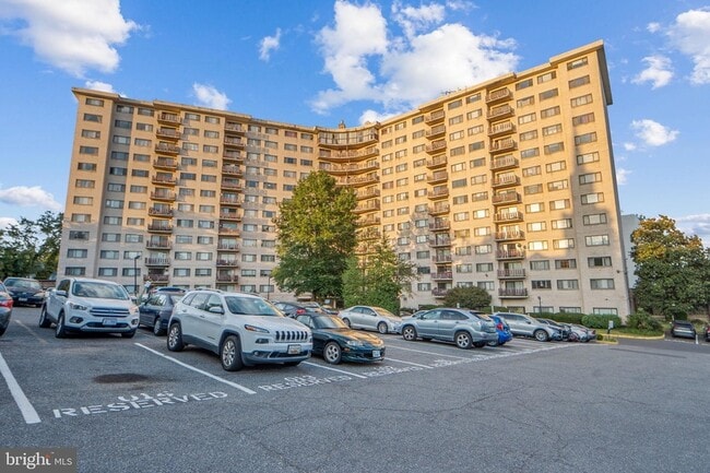 8830 Piney Branch Rd, Unit 1003 in Silver Spring, MD - Building Photo - Building Photo
