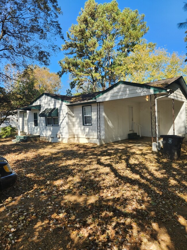 638 Sunview Dr in Athens, TN - Building Photo - Building Photo