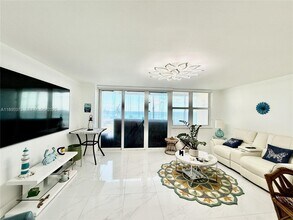 3180 S Ocean Dr in Hallandale Beach, FL - Building Photo - Building Photo