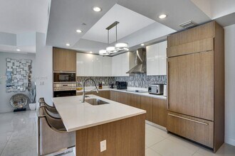 1200 Hillsboro Mile, Unit # 1303 in Hillsboro Beach, FL - Foto de edificio - Building Photo
