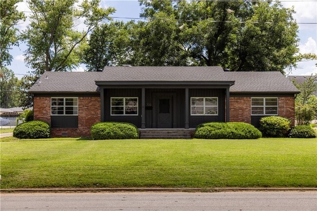 property at 723 SE 8th St