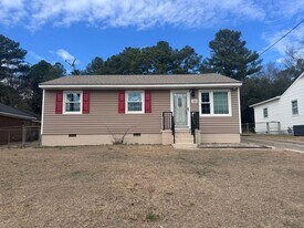 908 Rochester Dr in Fayetteville, NC - Building Photo