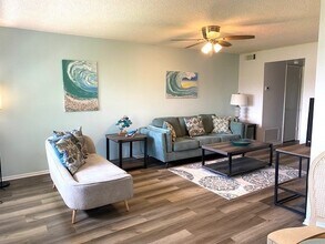 53 Woodland Dr, Unit 105 in Vero Beach, FL - Building Photo - Building Photo
