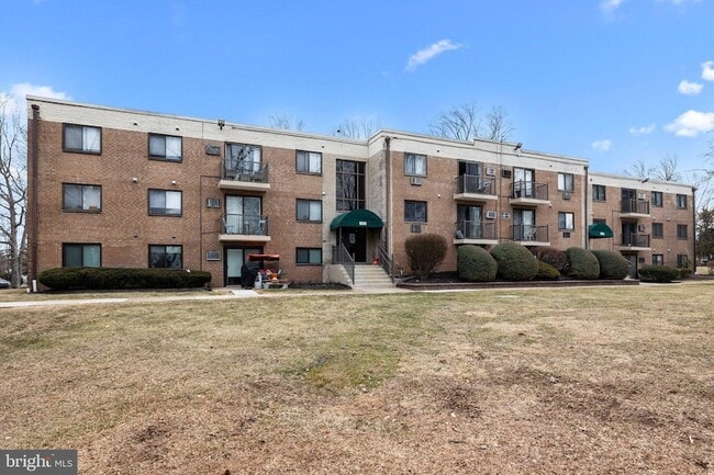 1575 W Street Rd, Unit 818 in Warminster, PA - Foto de edificio - Building Photo