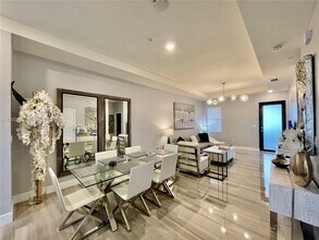 7825 NW 104th Ave in Doral, FL - Building Photo - Building Photo