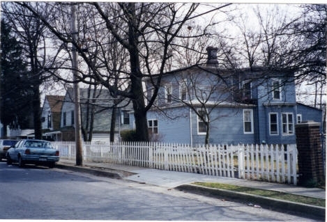 8 Austral Ave in Glen Cove, NY - Foto de edificio - Building Photo