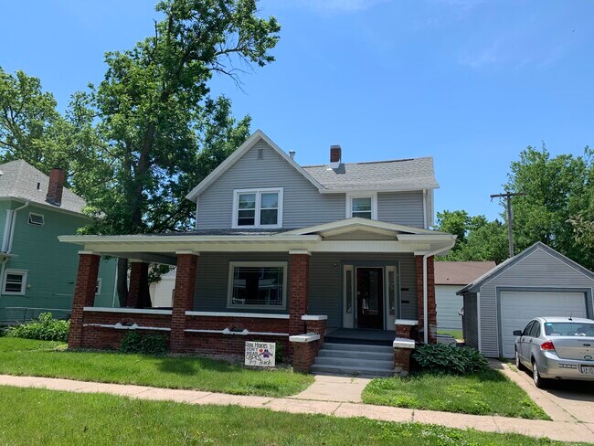 611 W 10th St, Unit 2