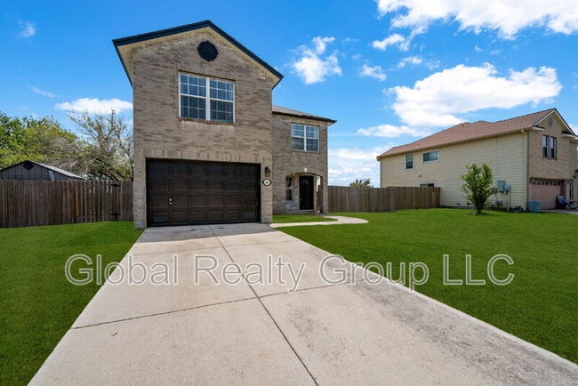 215 Chisholm Trail in Seguin, TX - Building Photo - Building Photo