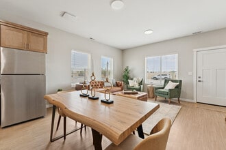 Equinox on Lincoln in Idaho Falls, ID - Building Photo - Building Photo