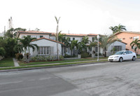 330 Madeira Ave in Coral Gables, FL - Foto de edificio - Building Photo