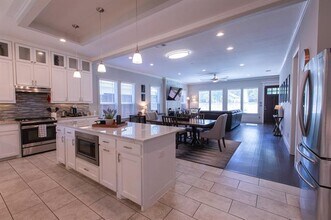 902 S Marlborough Ave in Dallas, TX - Building Photo - Building Photo