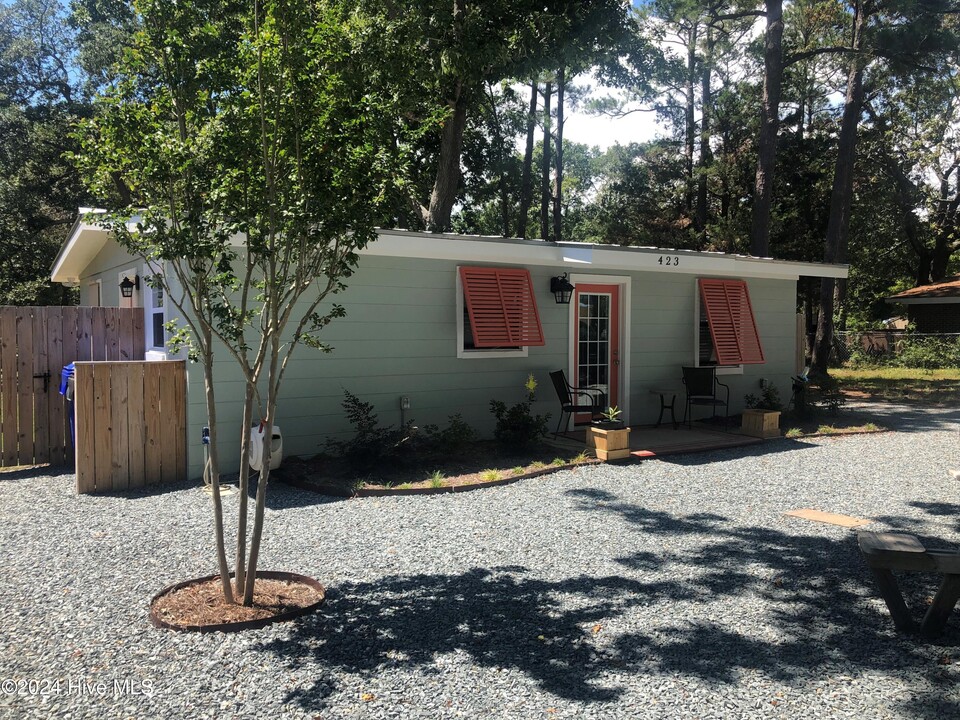 423 Crowell St in Oak Island, NC - Building Photo