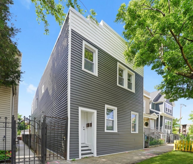 3575 W Dickens Ave, Unit 1R