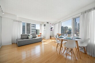 3303-210 Victoria St in Toronto, ON - Building Photo - Building Photo