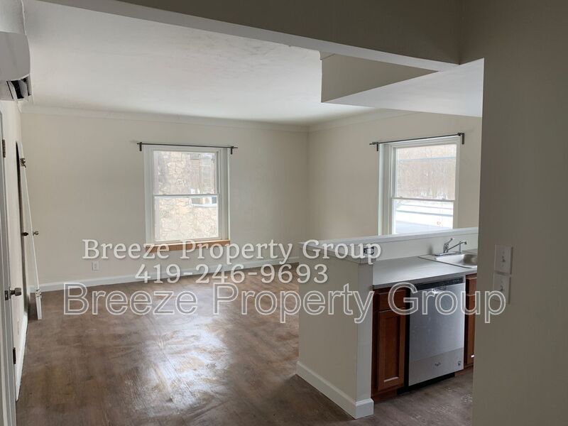 1945 Ottawa Dr in Toledo, OH - Building Photo