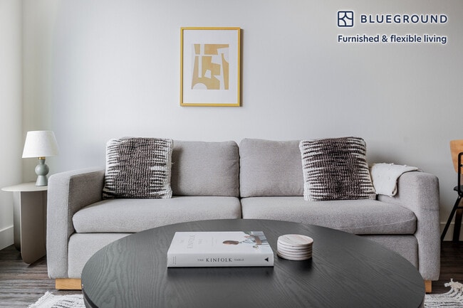 19888 40th Ave W in Lynnwood, WA - Foto de edificio - Building Photo