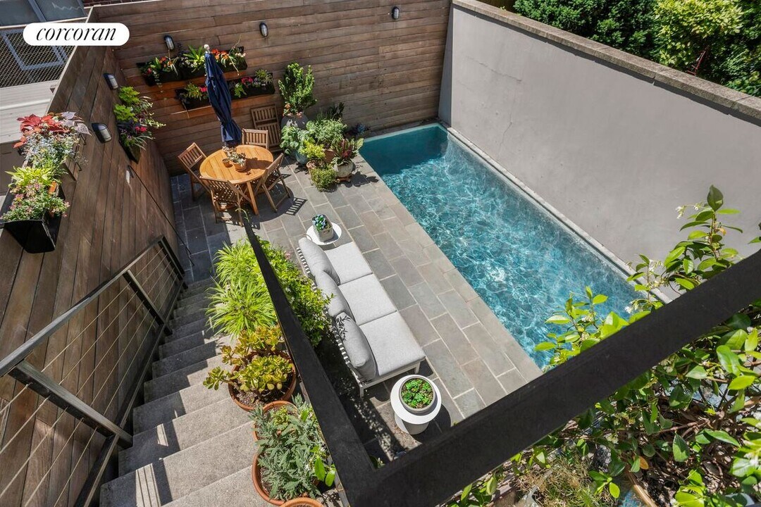 308 E 30th St in New York, NY - Building Photo