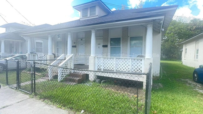 property at 2324 Moncrief Rd