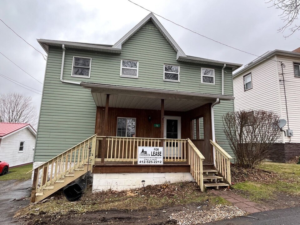 116 Evans St in Everson, PA - Building Photo