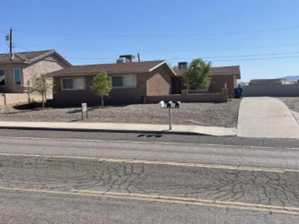 2332 N Kiowa Blvd in Lake Havasu City, AZ - Building Photo