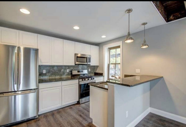 property at 400 W 6th St