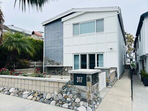 317 Heliotrope Ave in Newport Beach, CA - Building Photo - Building Photo