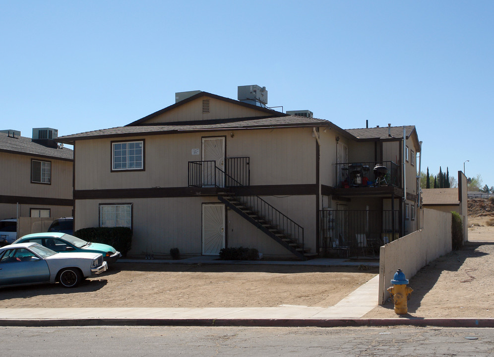 16415 Lariat Dr in Victorville, CA - Building Photo