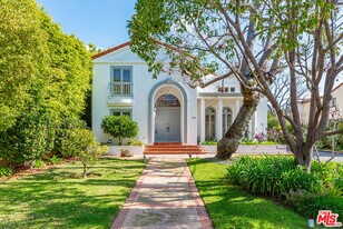 158 S Anita Ave in Los Angeles, CA - Building Photo