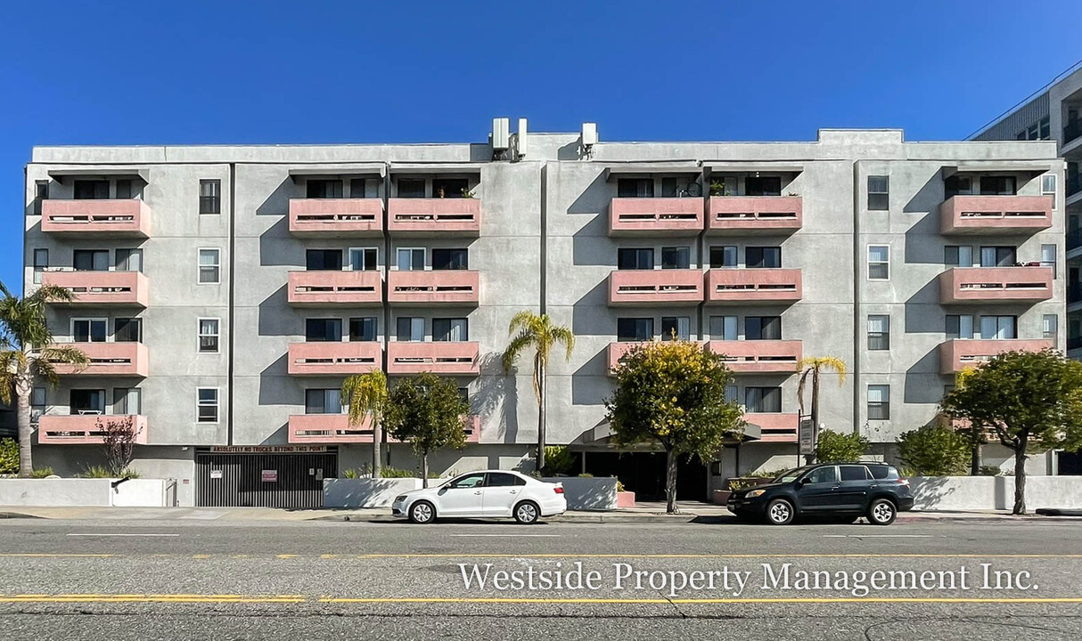 Overland Apartments in Culver City, CA - Building Photo