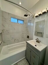 823 Gower St in Los Angeles, CA - Foto de edificio - Building Photo