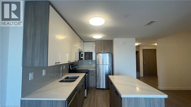 49 Walnut St S in Hamilton, ON - Building Photo - Building Photo