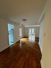 140 E 56th St in New York, NY - Building Photo - Building Photo