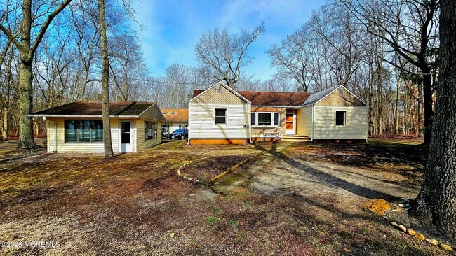 property at 12 Anderson Dr