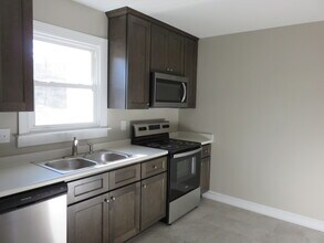 107 A P Hill Ave in Highland Springs, VA - Foto de edificio - Building Photo