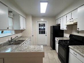 10806 Humington Dr in Austin, TX - Building Photo - Building Photo