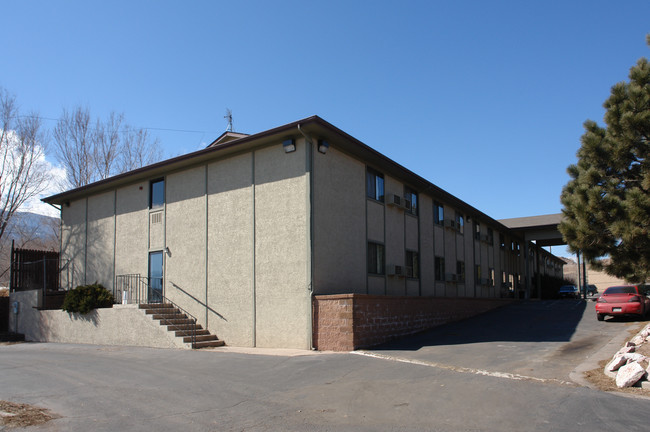 Raintree Apartments in Colorado Springs, CO - Foto de edificio - Building Photo