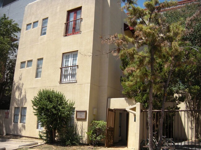 712 Graham Pl in Austin, TX - Foto de edificio - Building Photo