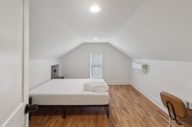 property at 1133 E Henry St