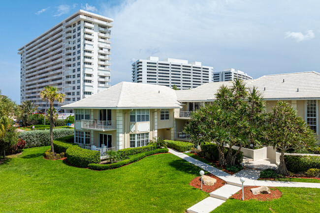 Atlantic Cloisters in Boca Raton, FL - Building Photo - Building Photo