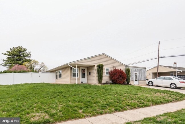 3 Primrose Ln in Levittown, PA - Building Photo - Building Photo