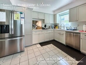 5060 Village Garden Dr in Sarasota, FL - Building Photo - Building Photo