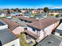 731 9th St in Crescent City, CA - Foto de edificio - Building Photo