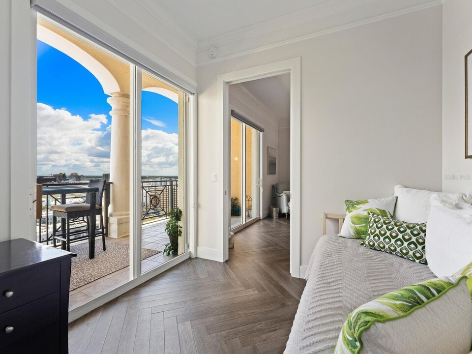 750 N Tamiami Trl, Unit Gorgeous Penthouse in Sarasota, FL - Foto de edificio