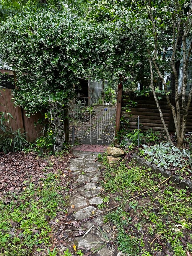 108 Lisa Dr in Carrboro, NC - Building Photo - Building Photo