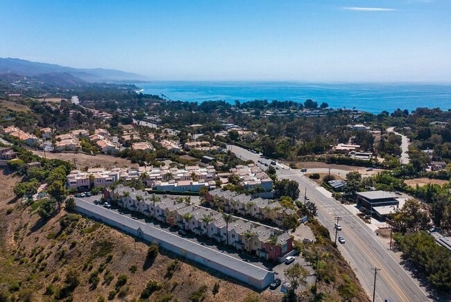 28711 Pacific Coast Hwy in Malibu, CA - Foto de edificio - Building Photo