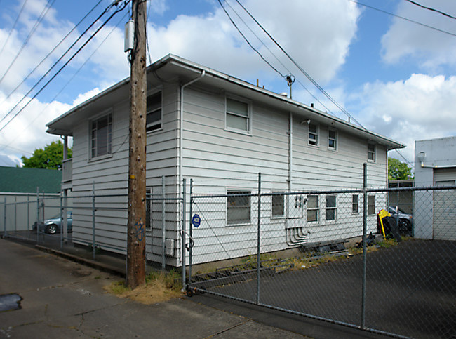 1474 1/2 W 6th Ave in Eugene, OR - Building Photo - Building Photo