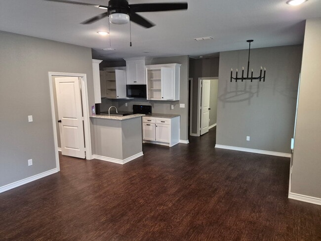 958 N Marshall St in Henderson, TX - Building Photo - Building Photo