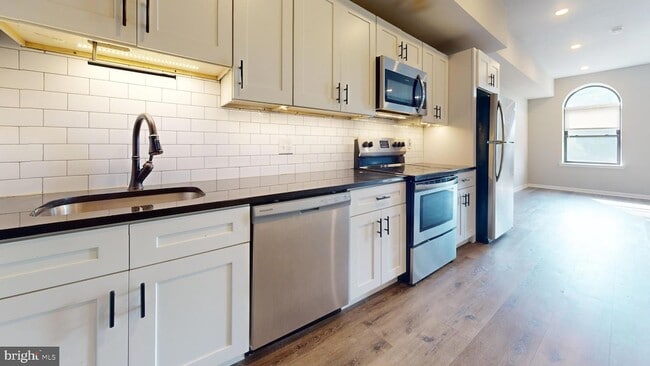 2217 N 33rd St in Philadelphia, PA - Building Photo - Building Photo