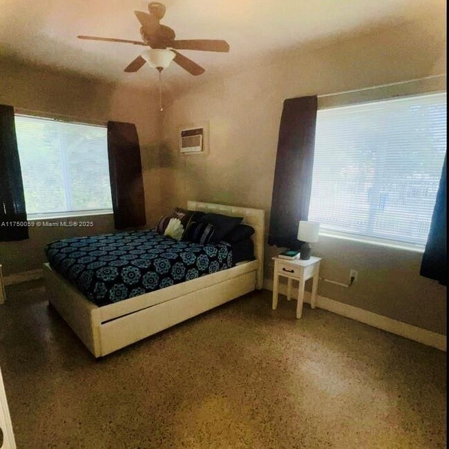2525 NW 33rd St in Miami, FL - Building Photo - Building Photo